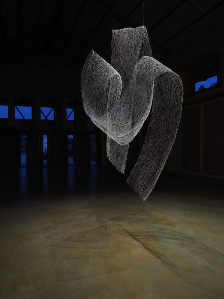 Stellae decorative sculpture by Arturo Álvarez – limited edition handmade in painted metallic mesh