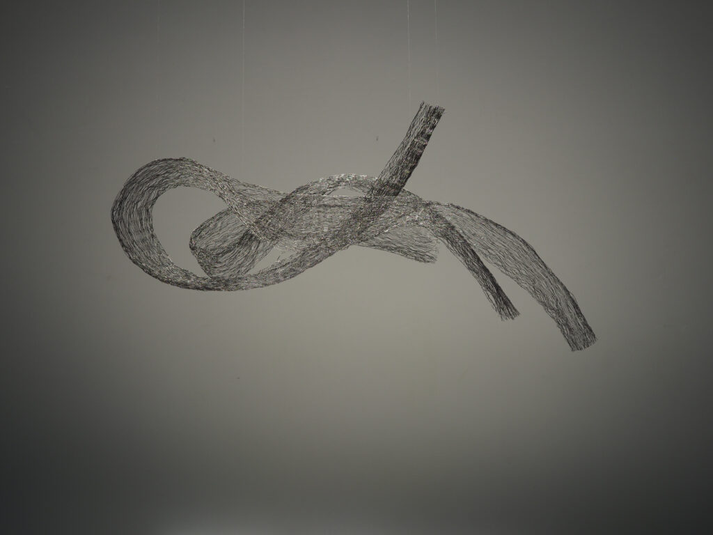 Escultura Ondas de Arturo Álvarez